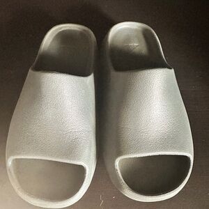 Yeezy youth size 3 slides